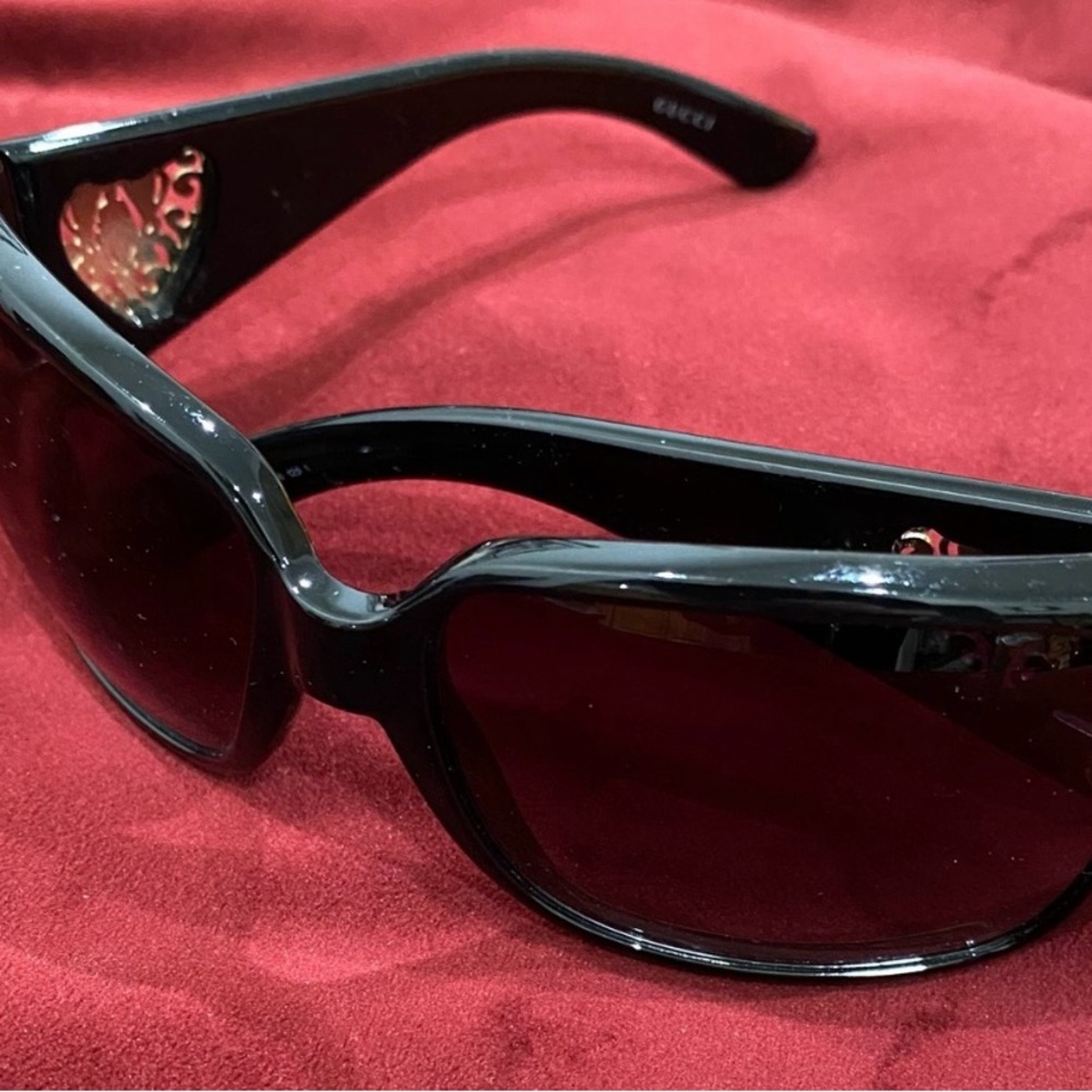 Gucci Black Sunglasses - Picture 3 of 15